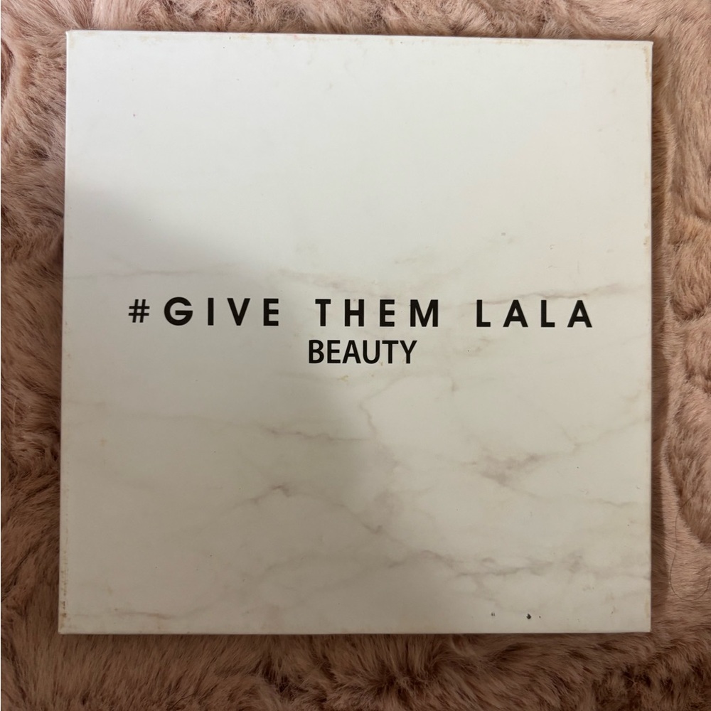Layla eyeshadow pallet brand new